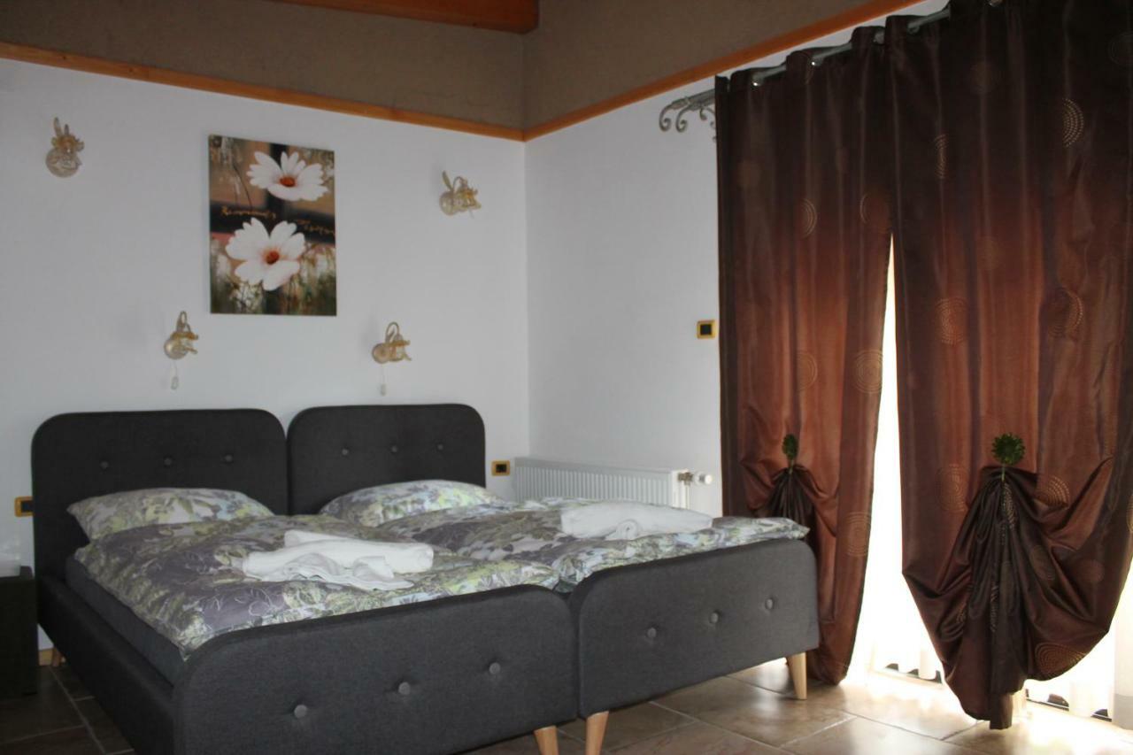 Hotel Tutto Galicnik エクステリア 写真